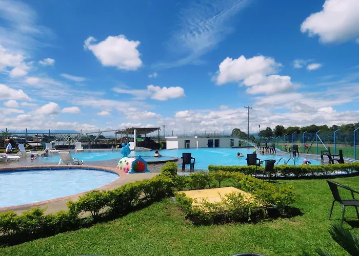 Apartamento Muy Cerca Al Parque Del Cafe Con Piscina - Montenegro 101A